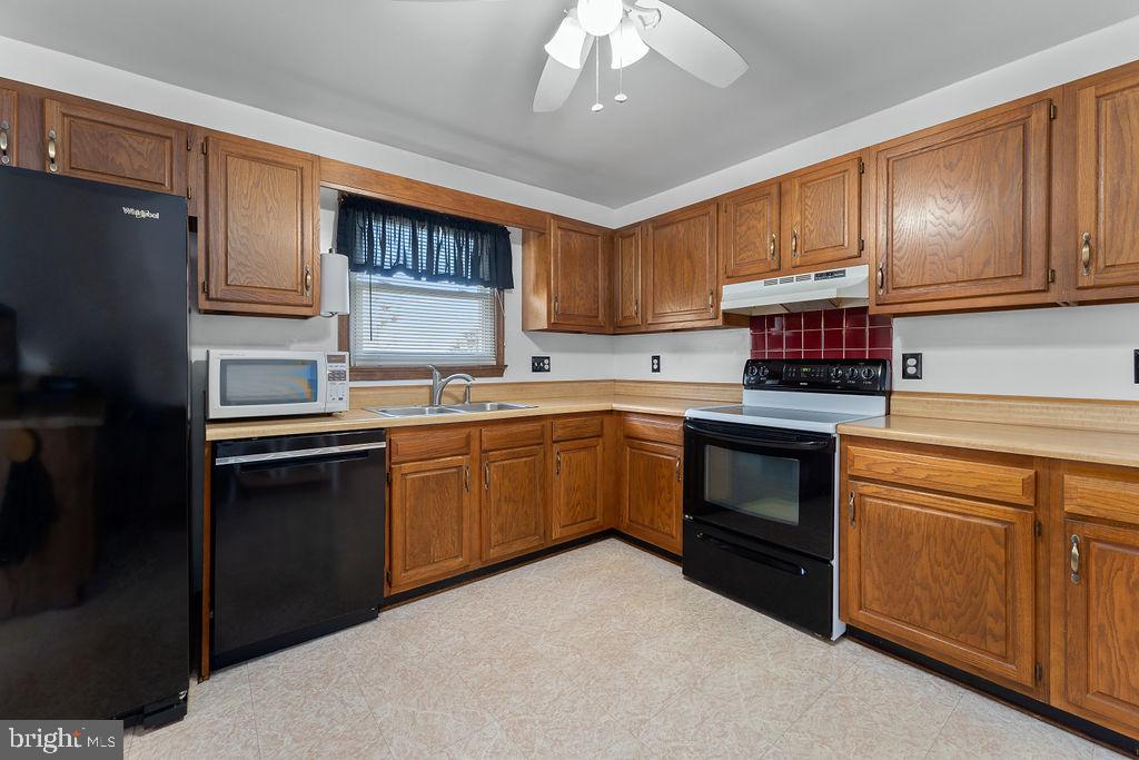 11412 WENTWORTH COURT