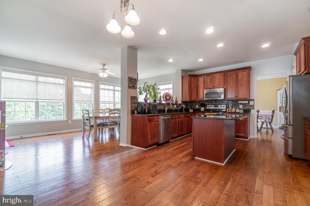 10112 LEES CROSSING LANE