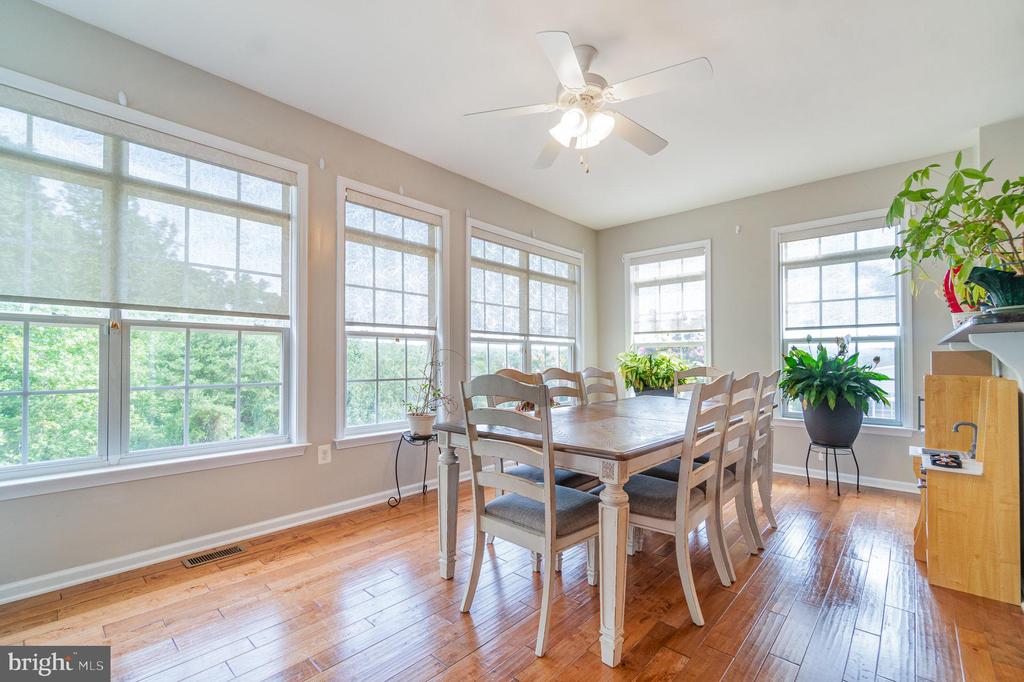 10112 LEES CROSSING LANE