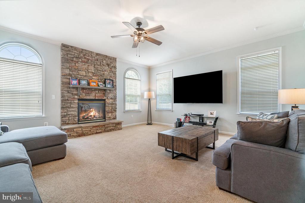 10112 LEES CROSSING LANE