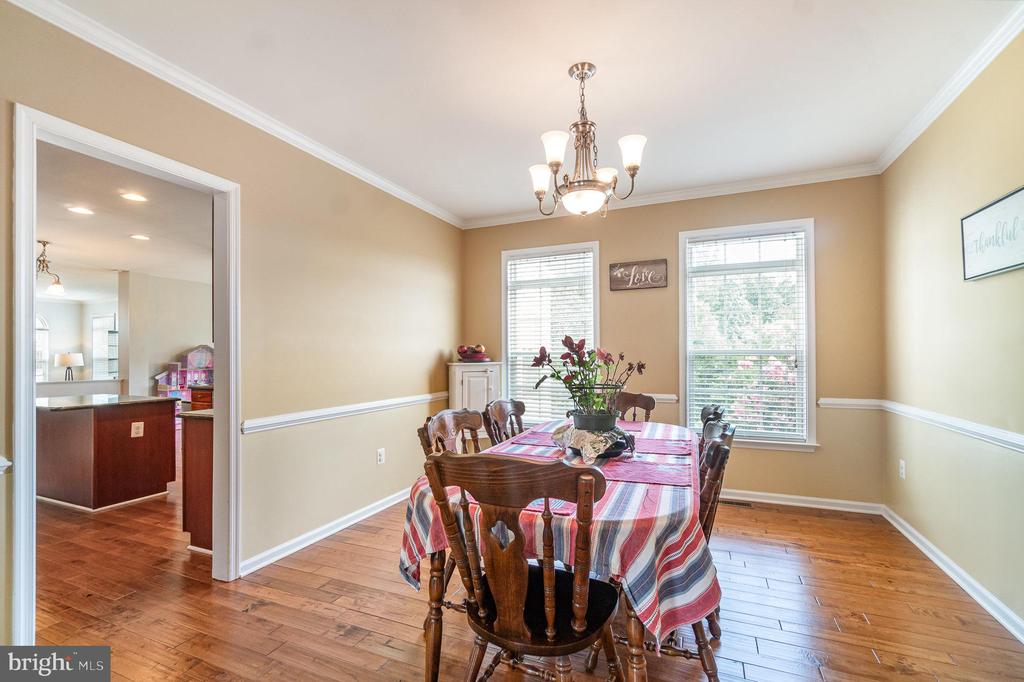 10112 LEES CROSSING LANE