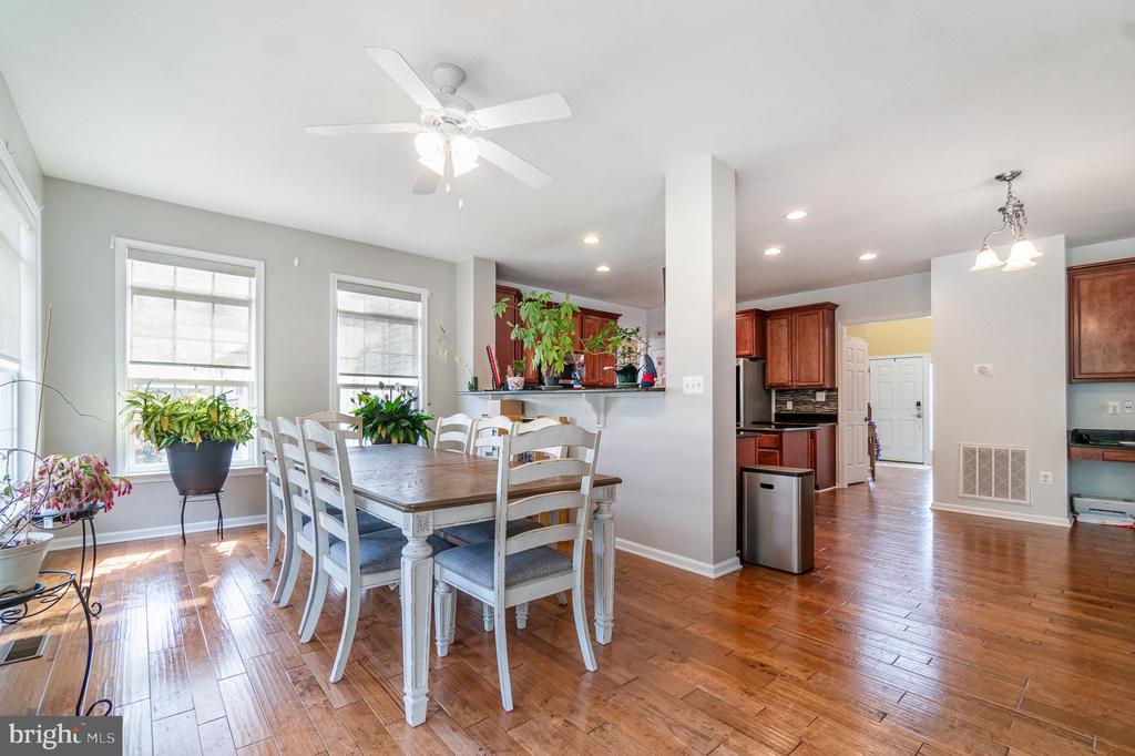 10112 LEES CROSSING LANE