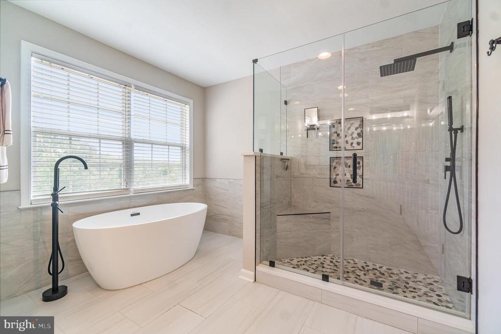 10112 LEES CROSSING LANE