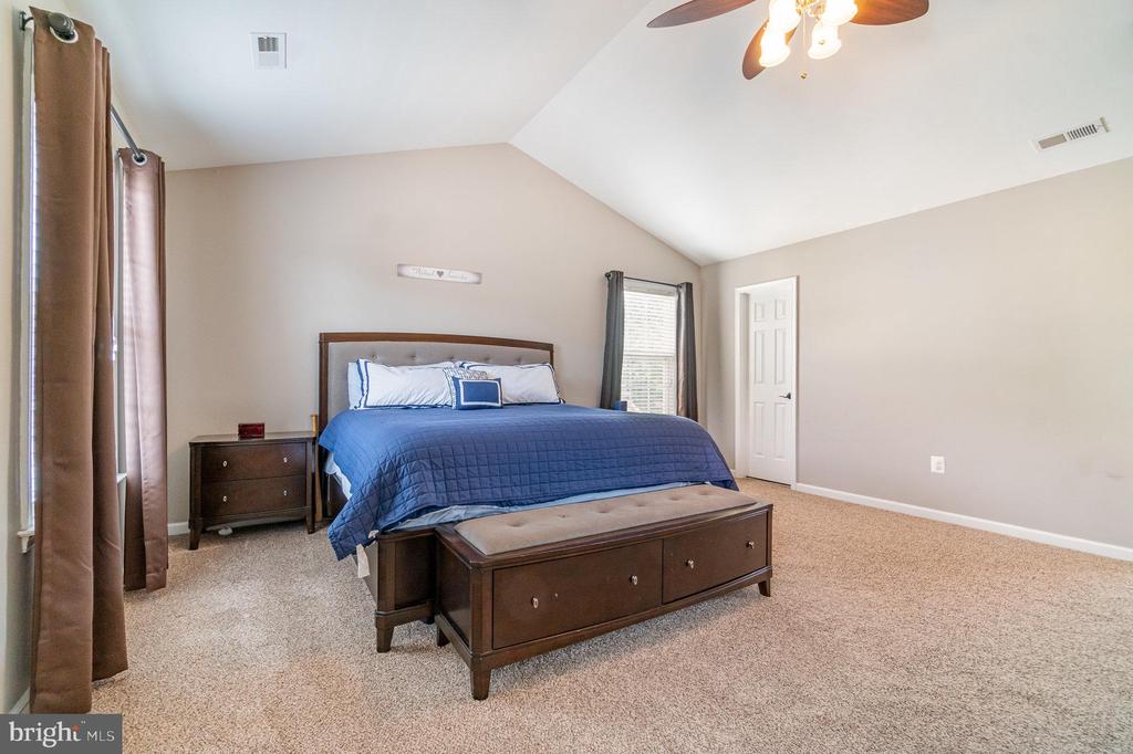 10112 LEES CROSSING LANE