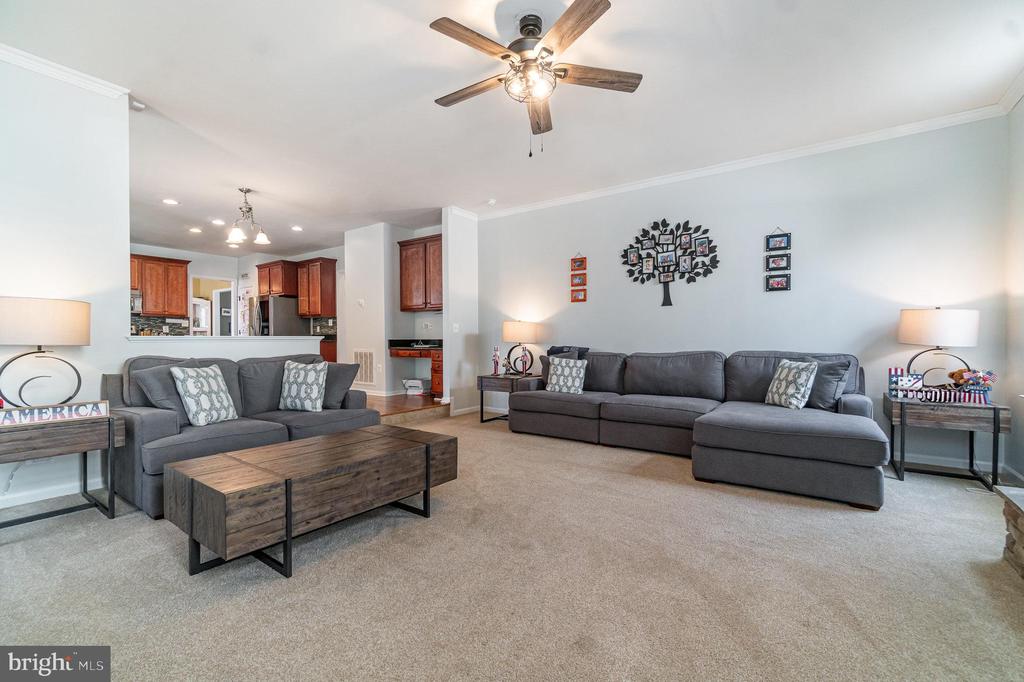 10112 LEES CROSSING LANE