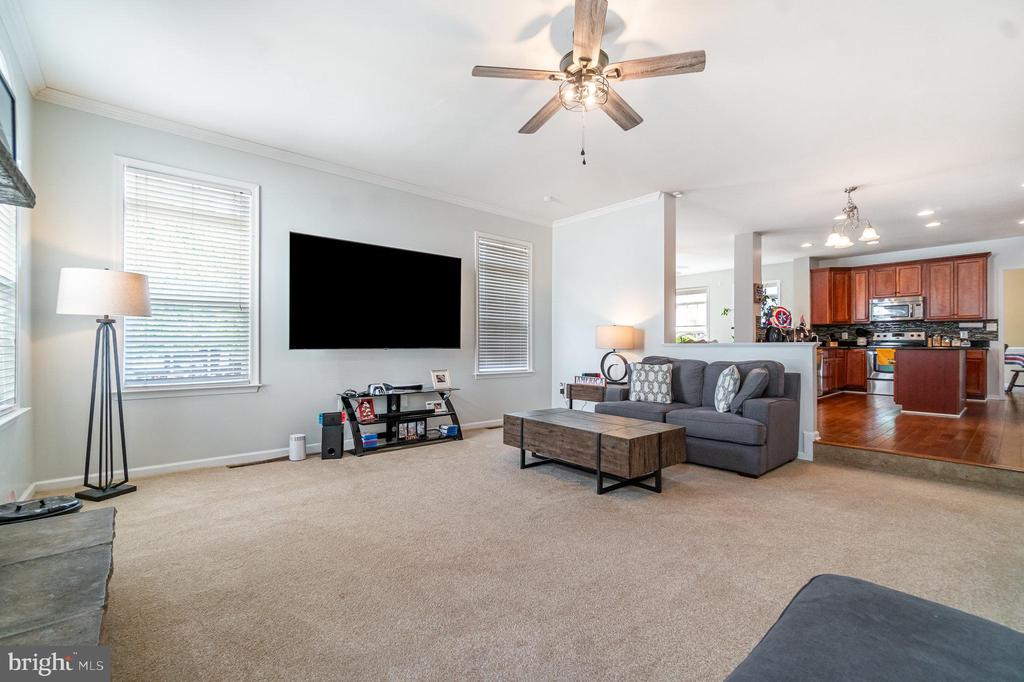 10112 LEES CROSSING LANE