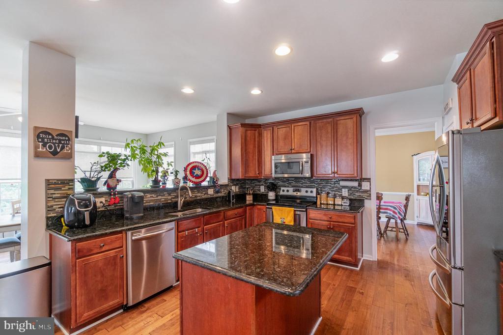 10112 LEES CROSSING LANE