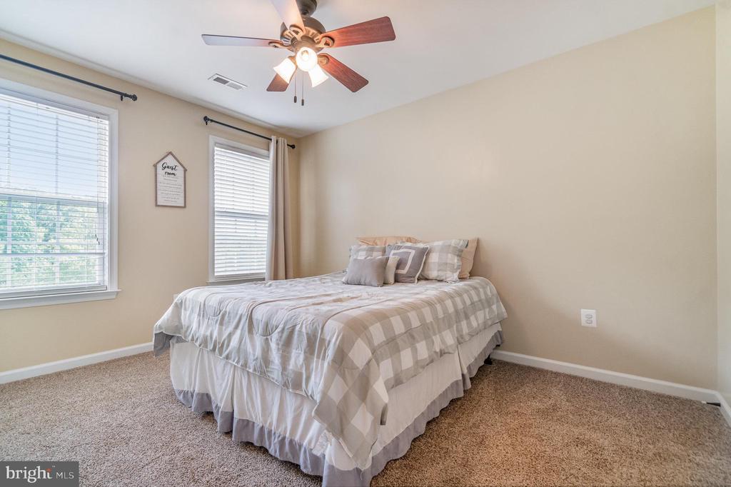 10112 LEES CROSSING LANE