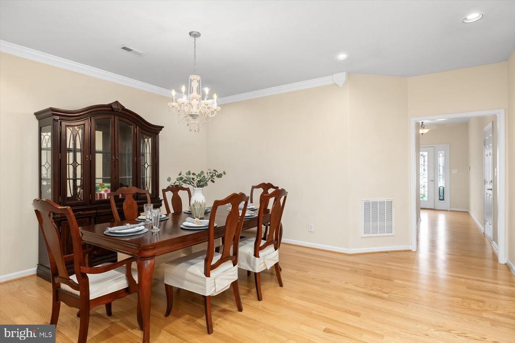 9536 AIRDRIE LANE