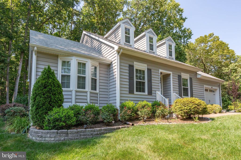 10906 CRESTWOOD DRIVE