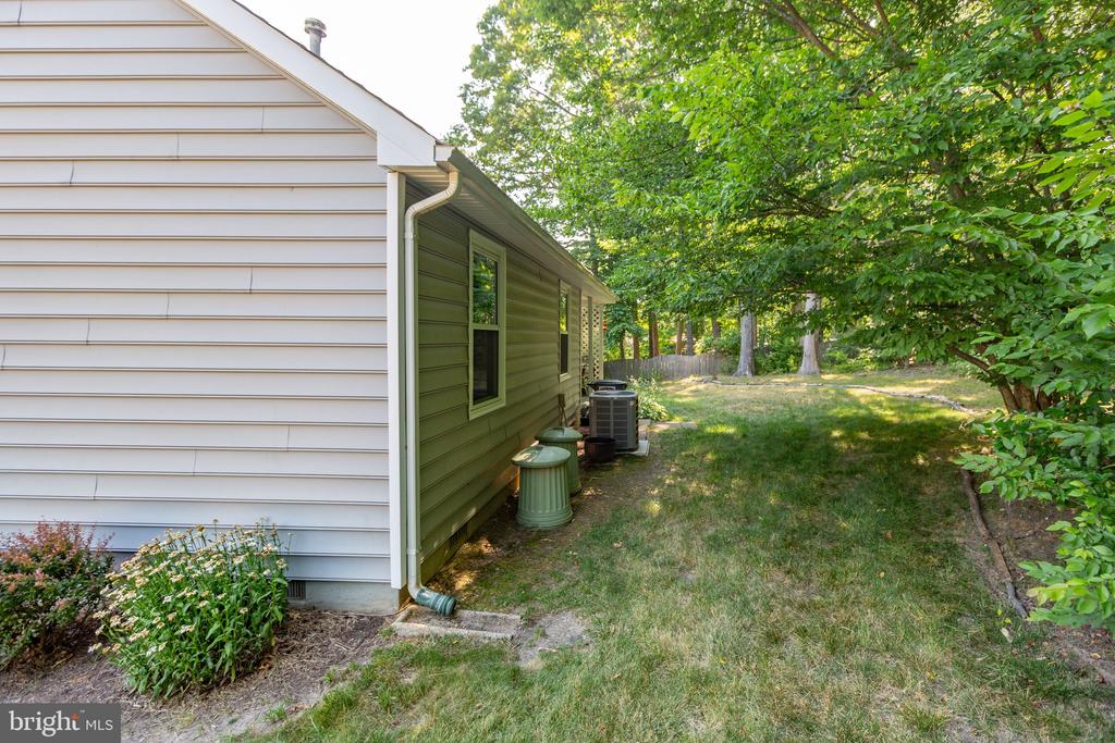 10906 CRESTWOOD DRIVE