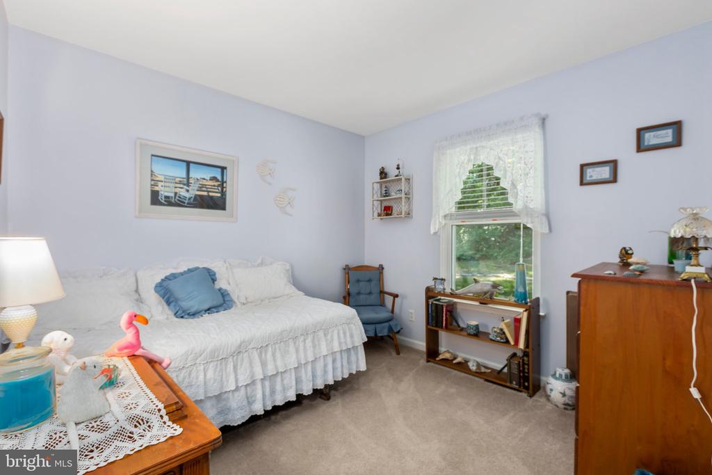 10906 CRESTWOOD DRIVE