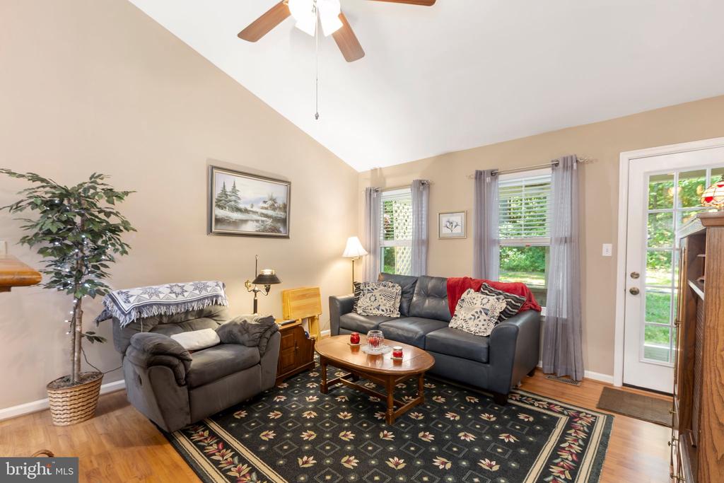 10906 CRESTWOOD DRIVE