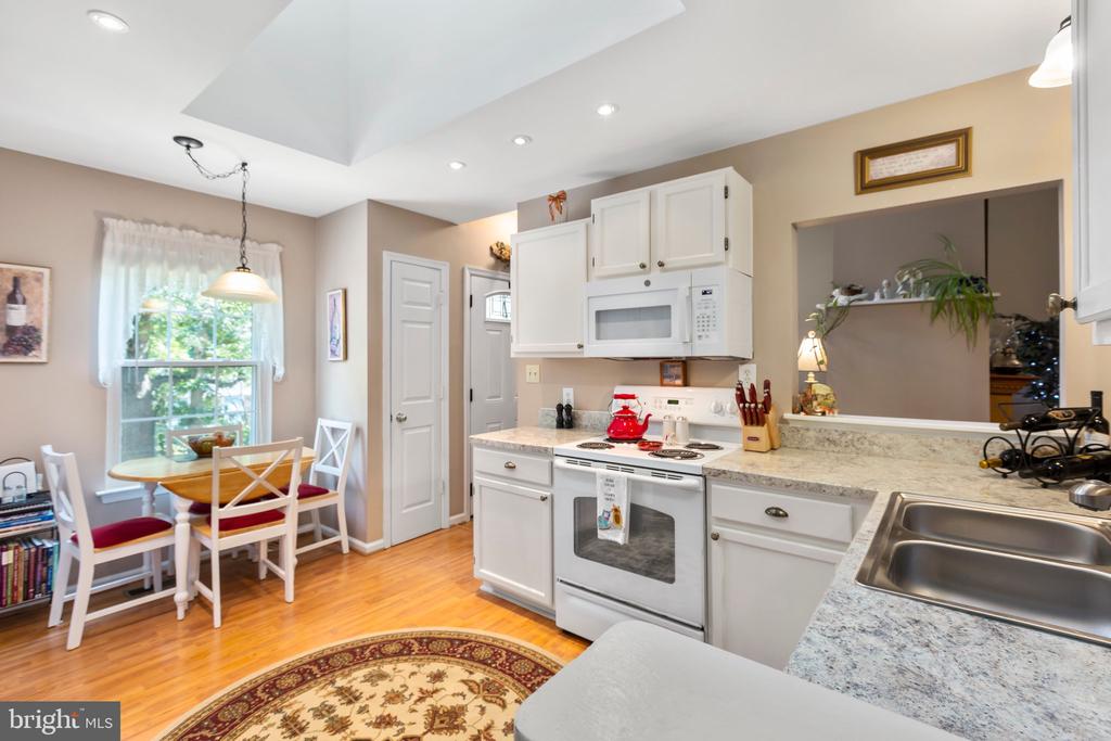 10906 CRESTWOOD DRIVE