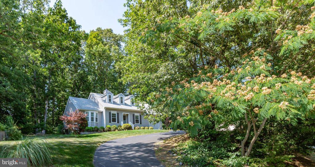 10906 CRESTWOOD DRIVE