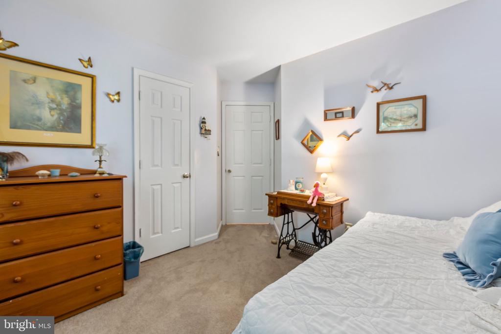 10906 CRESTWOOD DRIVE