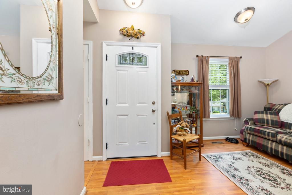 10906 CRESTWOOD DRIVE