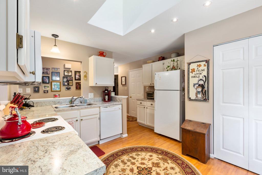 10906 CRESTWOOD DRIVE