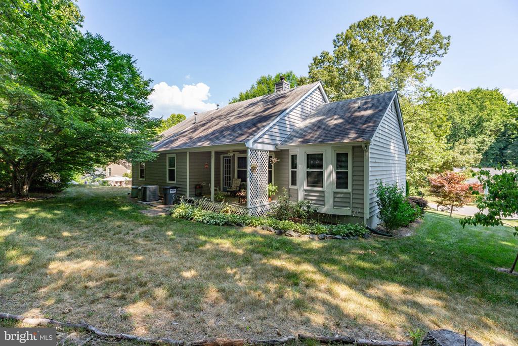 10906 CRESTWOOD DRIVE