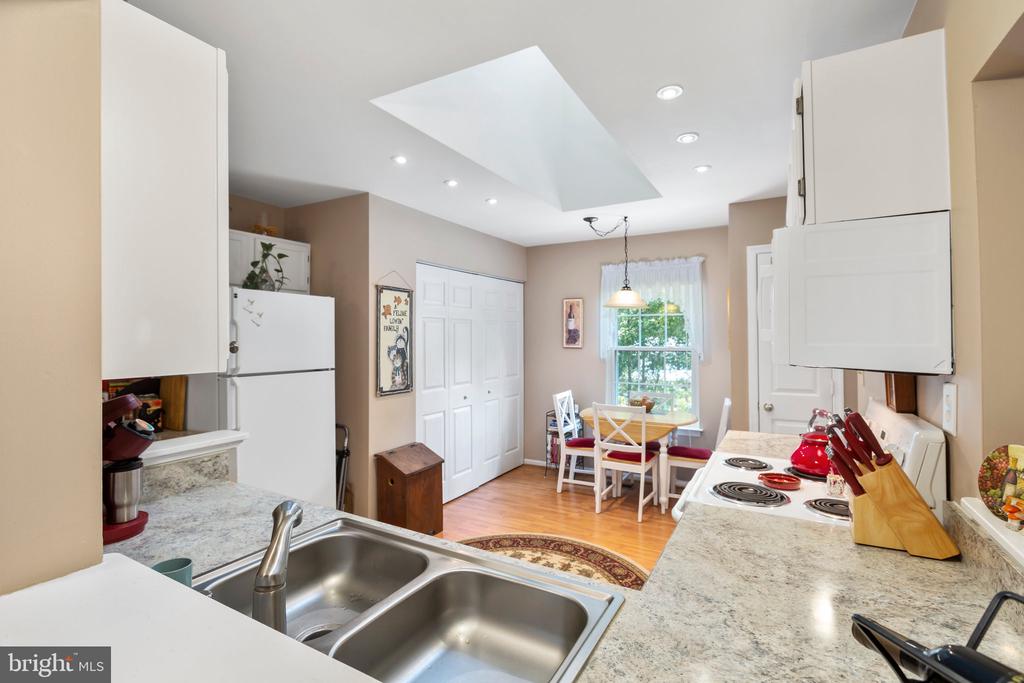 10906 CRESTWOOD DRIVE