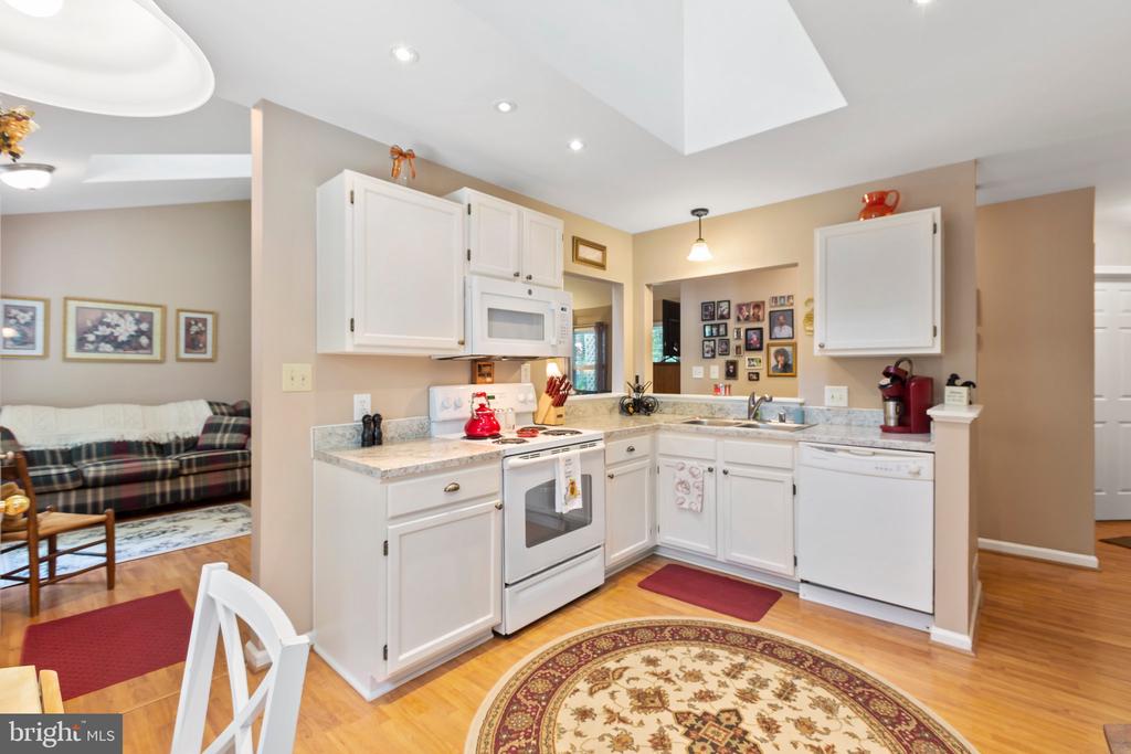 10906 CRESTWOOD DRIVE