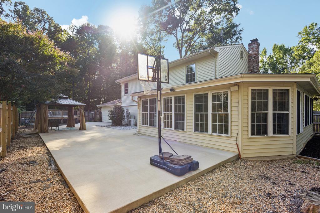 34 SHENANDOAH DRIVE