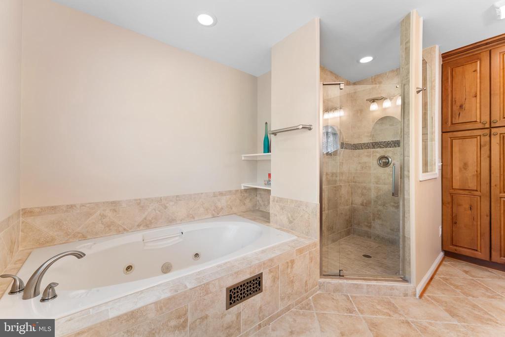 6814 TUPELO DRIVE