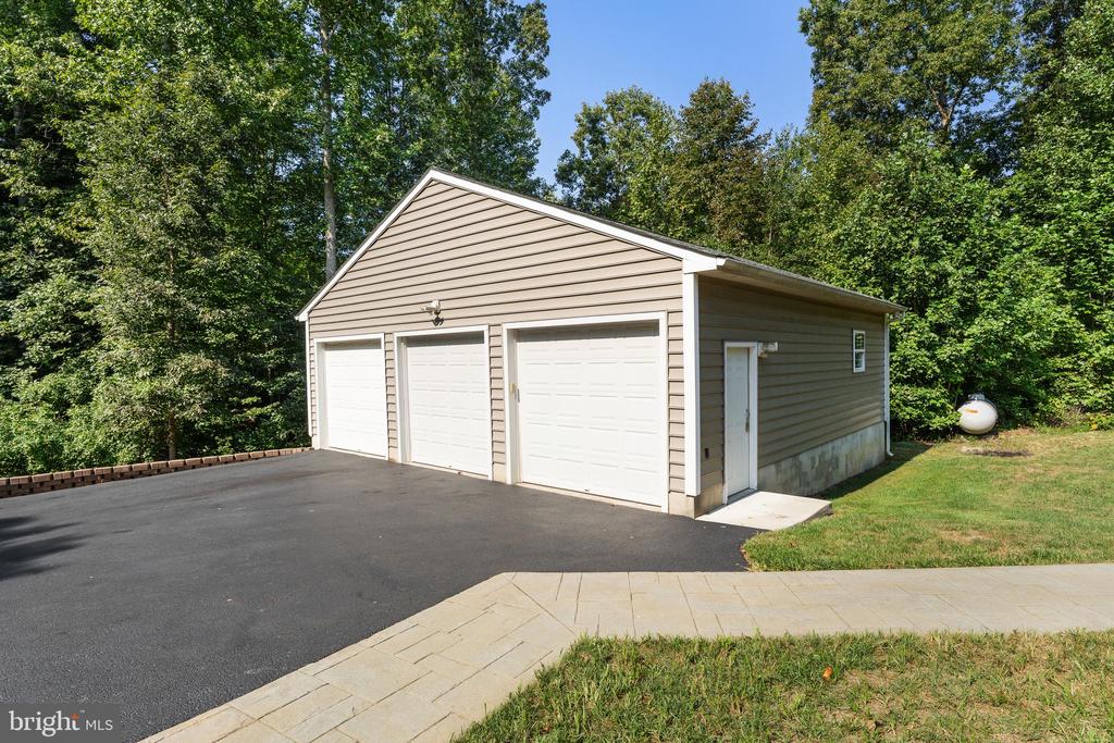 6814 TUPELO DRIVE