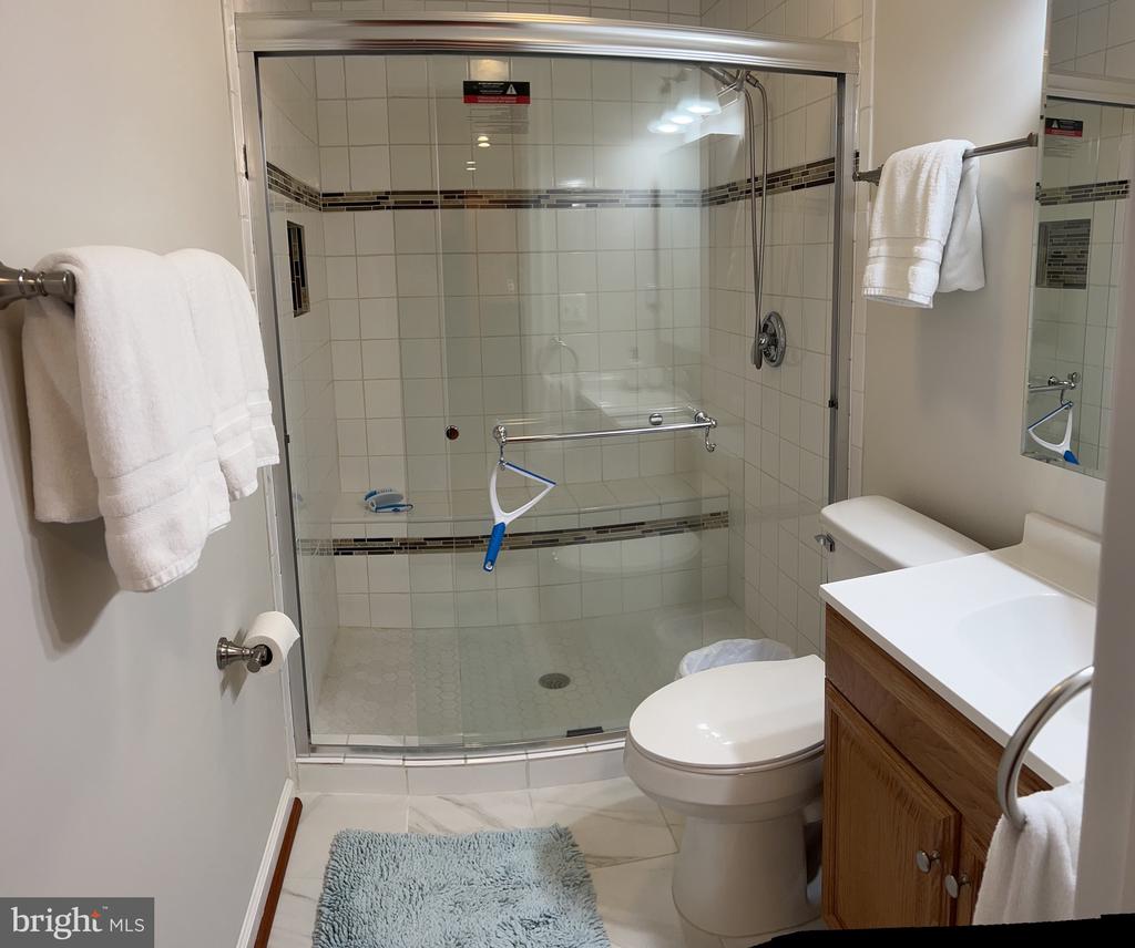 5802 TELLURIDE LANE BASEMENT APARTMENT