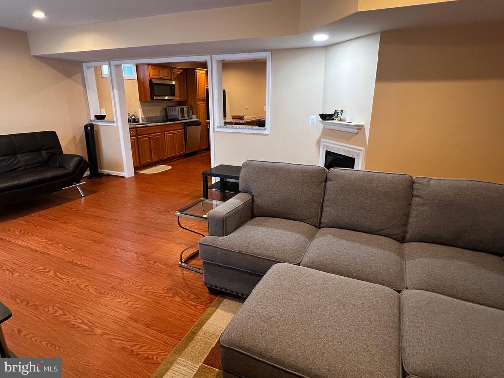 5802 TELLURIDE LANE BASEMENT APARTMENT