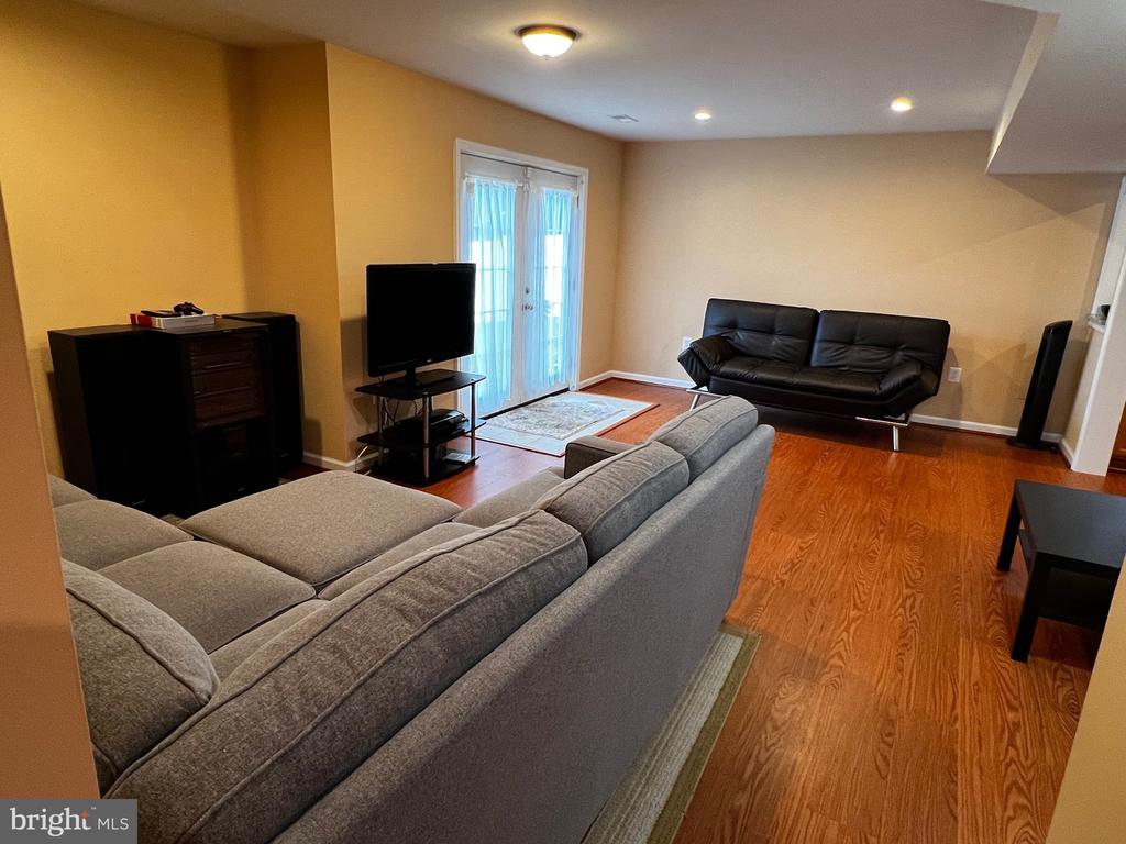 5802 TELLURIDE LANE BASEMENT APARTMENT
