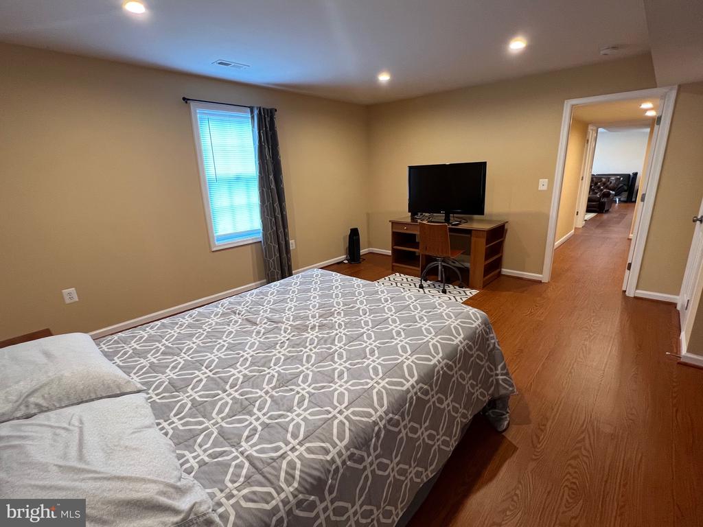 5802 TELLURIDE LANE BASEMENT APARTMENT