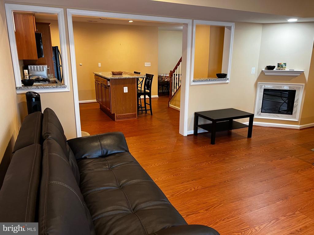 5802 TELLURIDE LANE BASEMENT APARTMENT