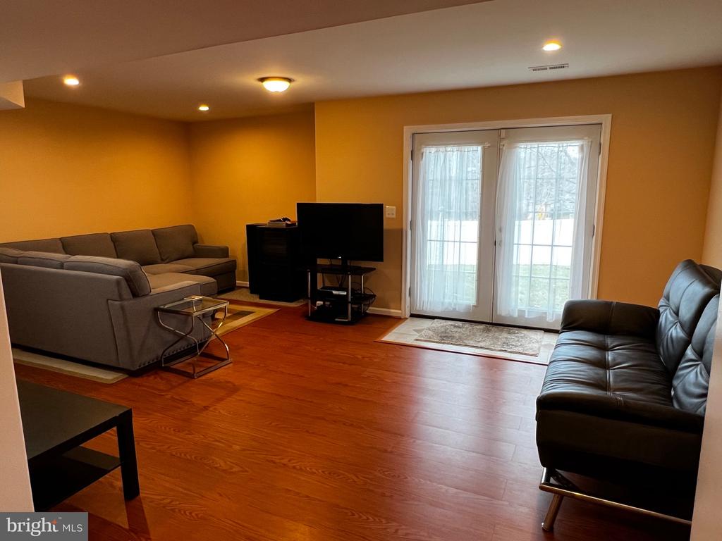 5802 TELLURIDE LANE BASEMENT APARTMENT