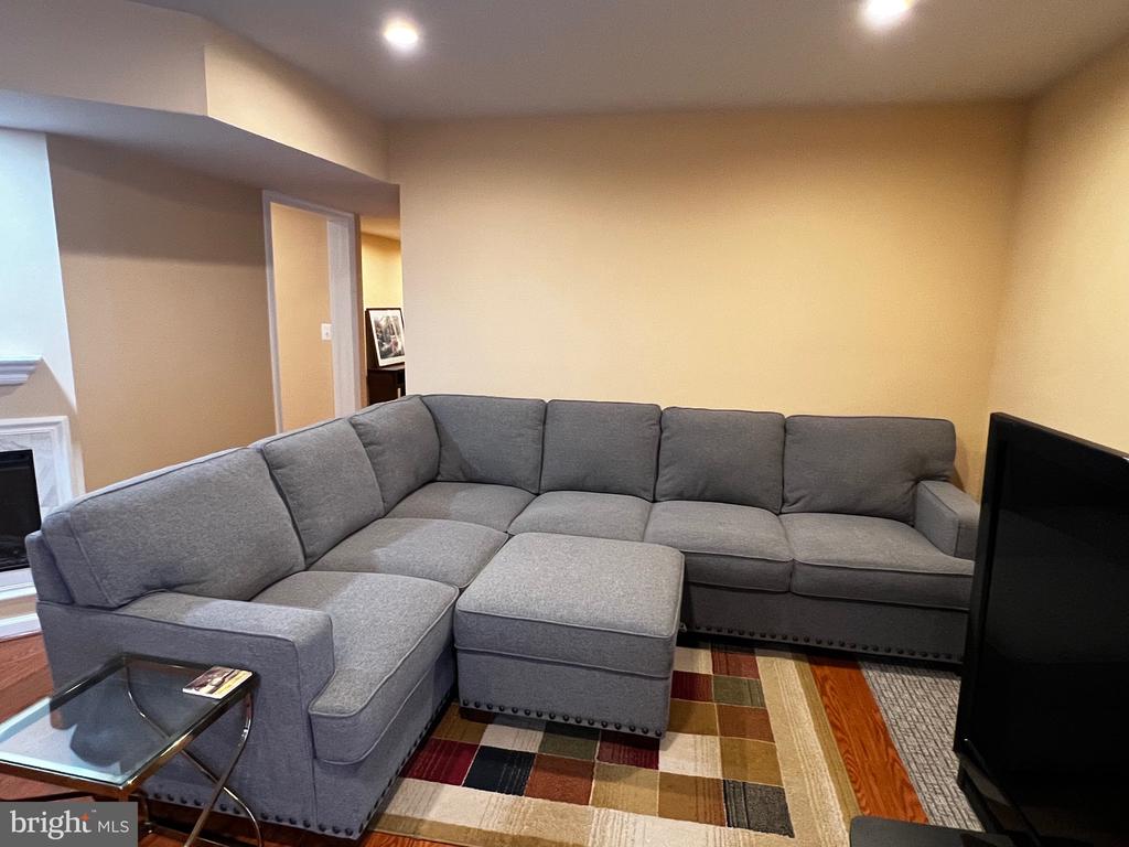 5802 TELLURIDE LANE BASEMENT APARTMENT
