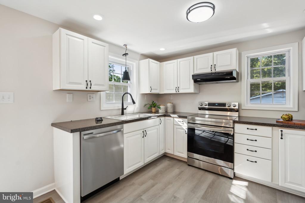 10902 DEER DRIVE
