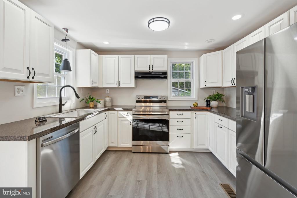 10902 DEER DRIVE