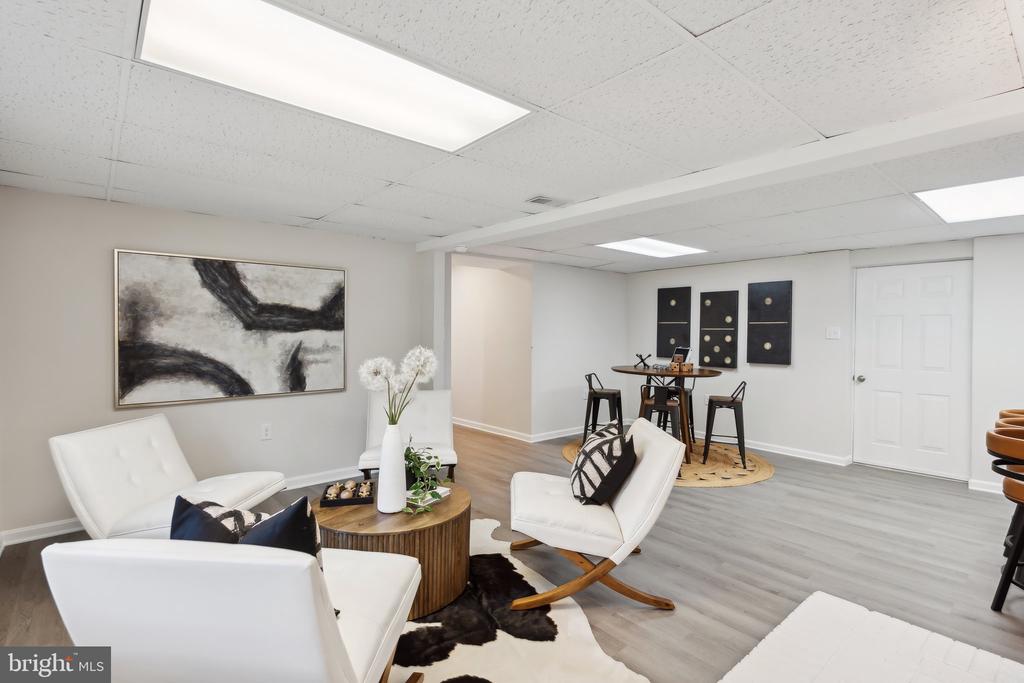 10902 DEER DRIVE
