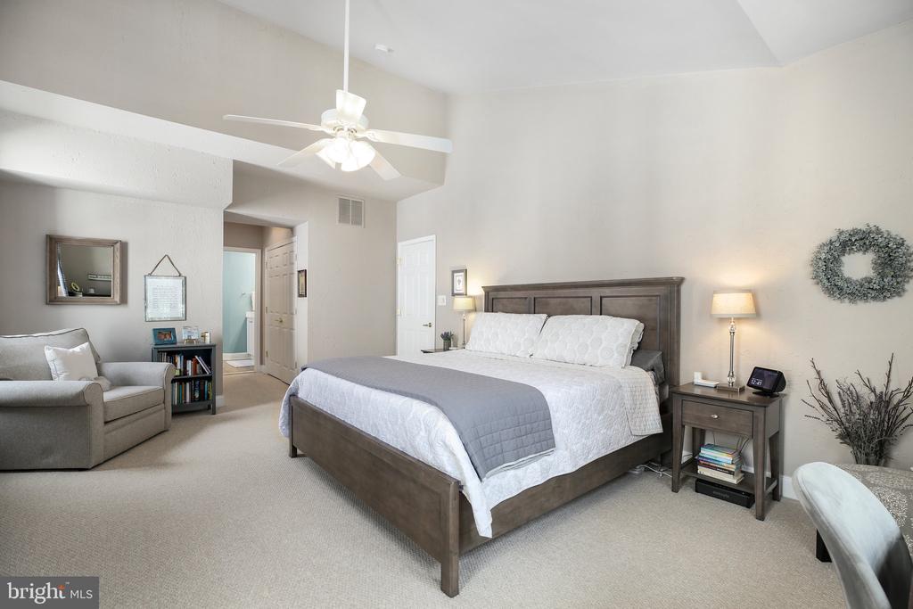 5726 W KESSLERS CROSSING