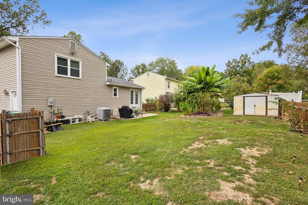 7011 LOMBARD LANE