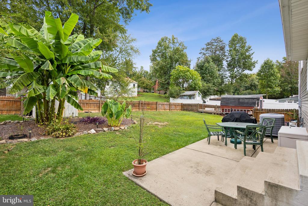 7011 LOMBARD LANE