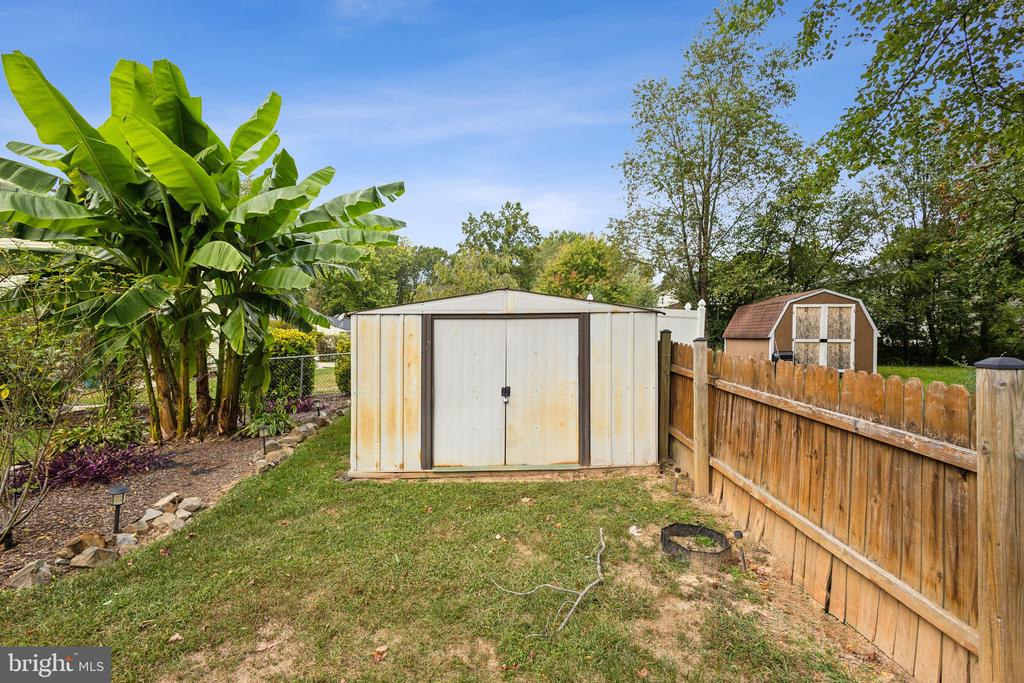 7011 LOMBARD LANE