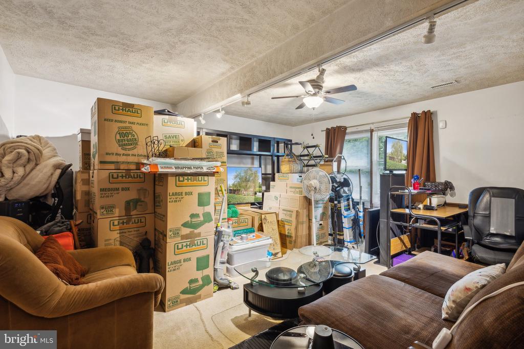 7011 LOMBARD LANE