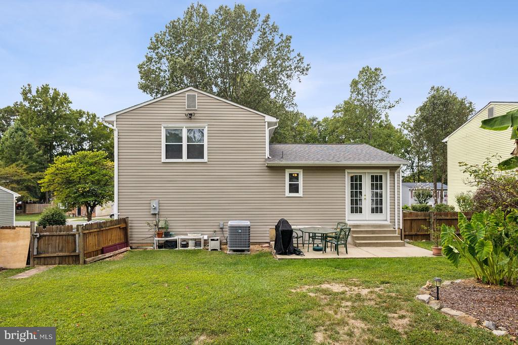 7011 LOMBARD LANE