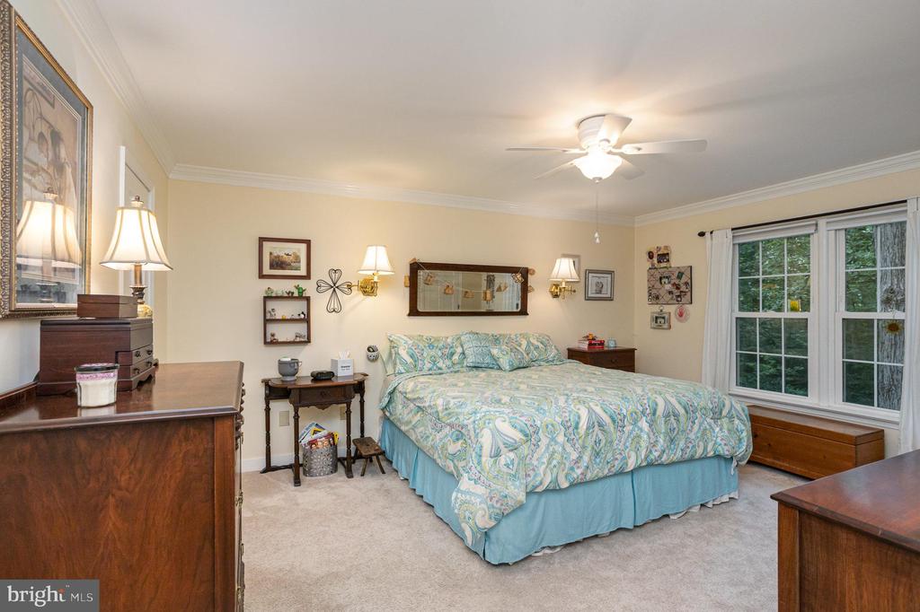 5 BAINBRIDGE LANE