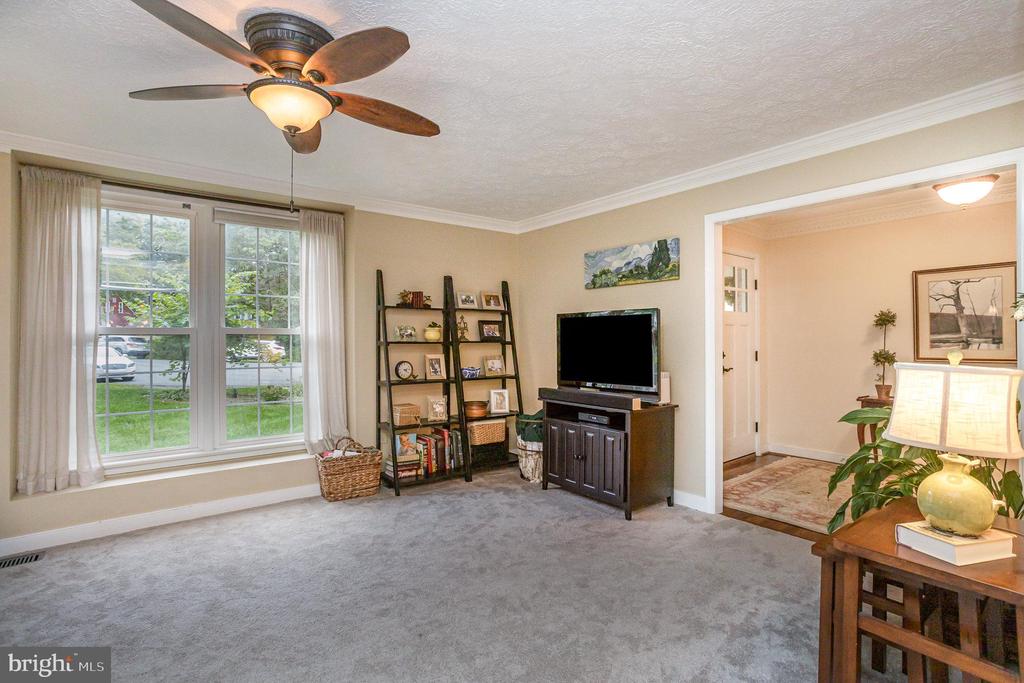 5 BAINBRIDGE LANE