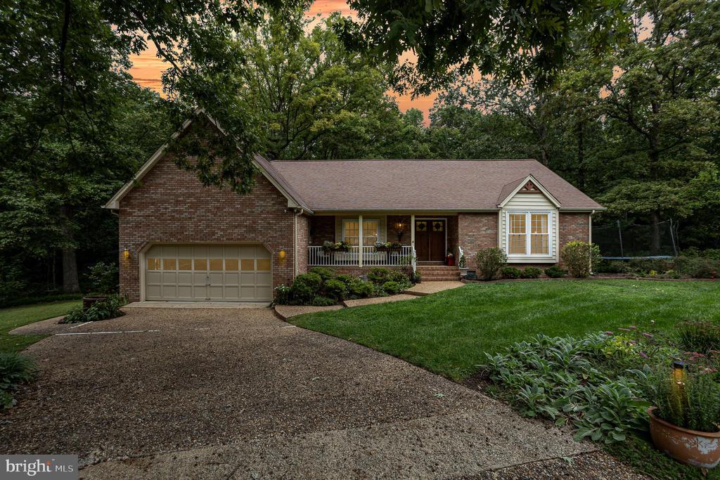 5 BAINBRIDGE LANE