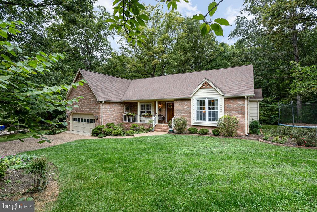 5 BAINBRIDGE LANE