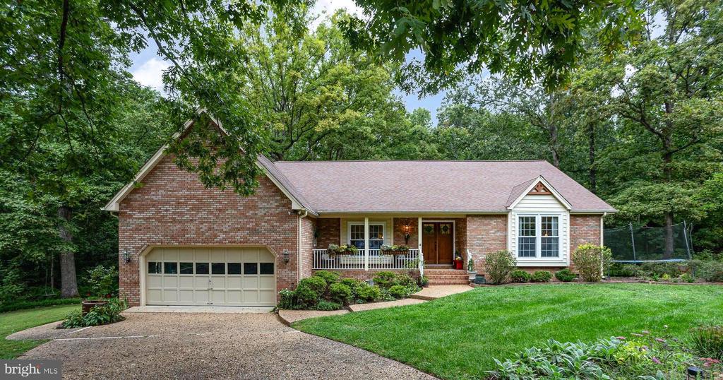 5 BAINBRIDGE LANE