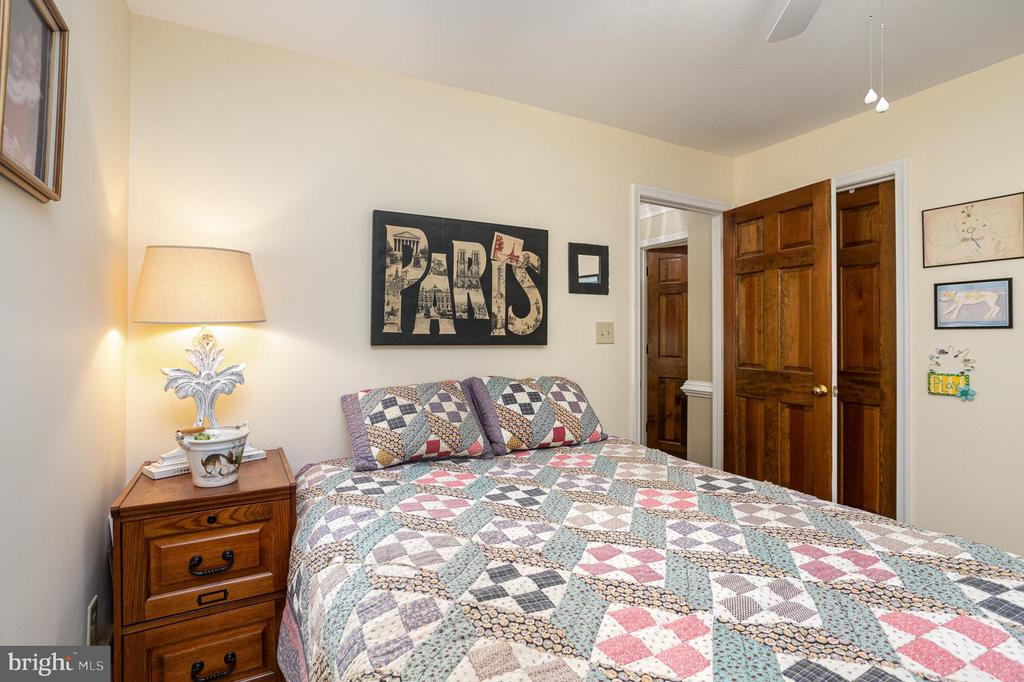 5 BAINBRIDGE LANE